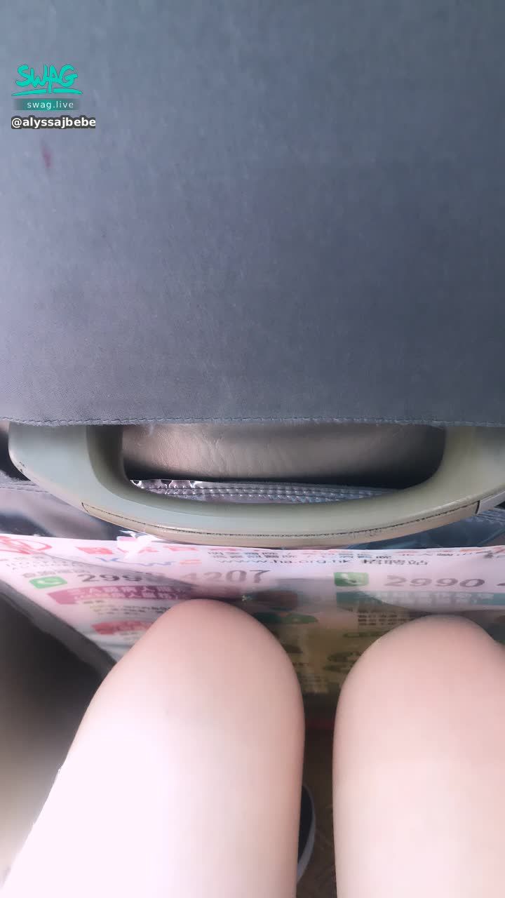 alyssajbebe : 好悶喔😖 有哥哥有空嗎？