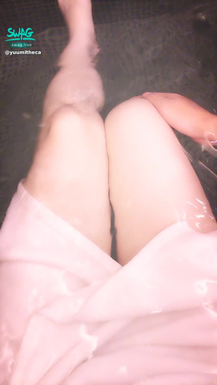 y*********t : 🌹實戰情人節🌹 🈵️秒實戰全裸露點🈲️ 泡一泡哥哥的手開始不安份的對人家上下其手🔞🔞