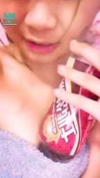 b******o : 🔥可樂瓶挑戰🔥好辣🔞包這樣夠誠意了吧❣️人家要來洗澡了🙈露臉露奶抽插瓶罐😜哈哈哈後面這什麼深夜辣🤣