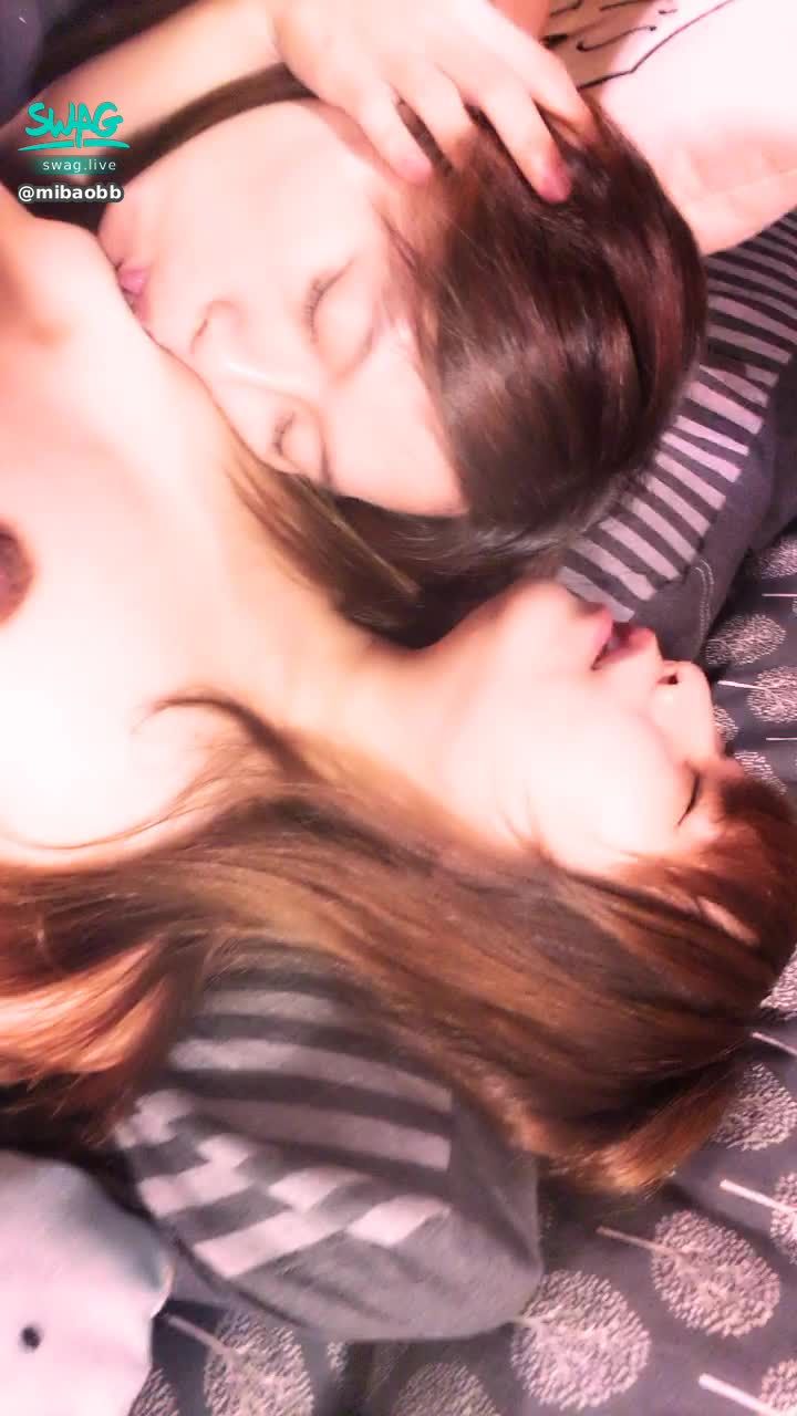 mibaobb : ㊙️透明人間㊙️玩著沐沐的小穴❤️
怎麼突然後面被肉棒塞入😨😨😨好舒服💕