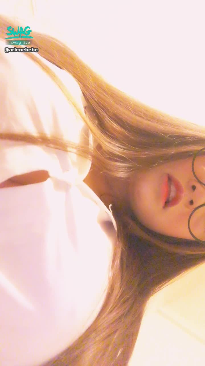 a********e : ⚠️火辣黑框眼鏡女教師⚠️會讓學生沒辦法好好上課的正面快爆開的襯衫