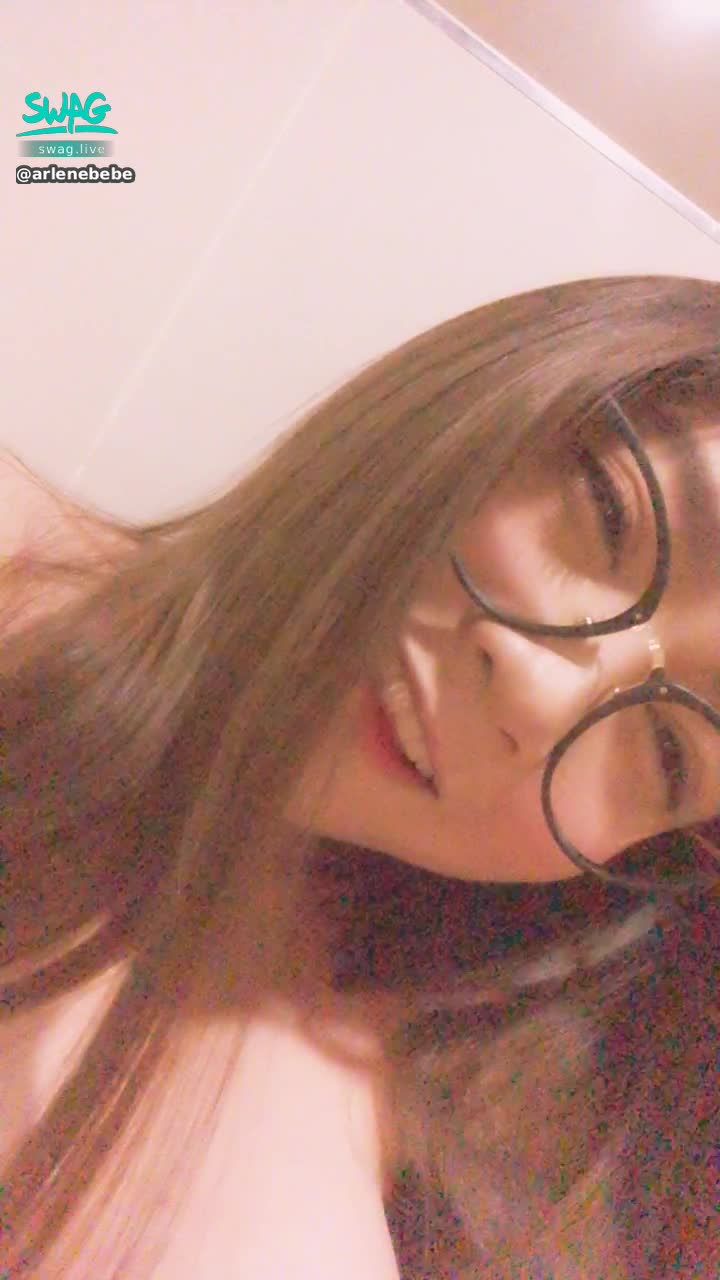 a********e : 露臉耍可愛❤️你是注意眼鏡還是嘴巴....還是你只注意到我沒有穿衣服