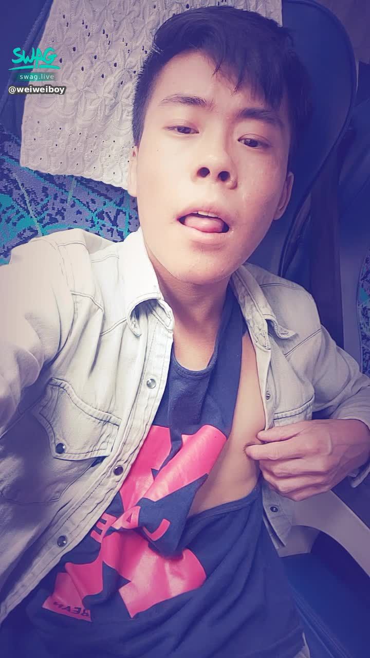 w*******y : 下班嘍💓

洗完澡立馬去台北   過我最愛的生日【趴】😜😜

今天9/28是我誕生19年了，該給自己不一樣的
每一年過的都很平凡，今年總是要不一樣吧！

今天我會遇到SWAG的你們嗎？哈哈哈😳😳😳😳