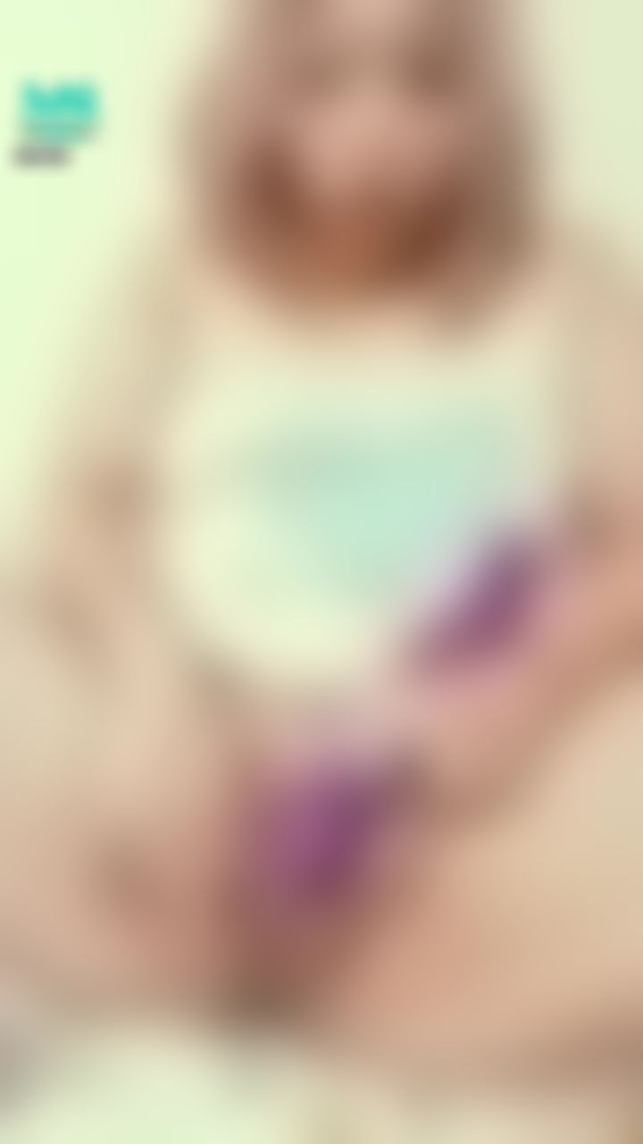 n**y : ❤️淫娃奴比等愛 🔞 內褲脫掉😈 一手玩奶頭一手玩小穴 🔥🔥🔥