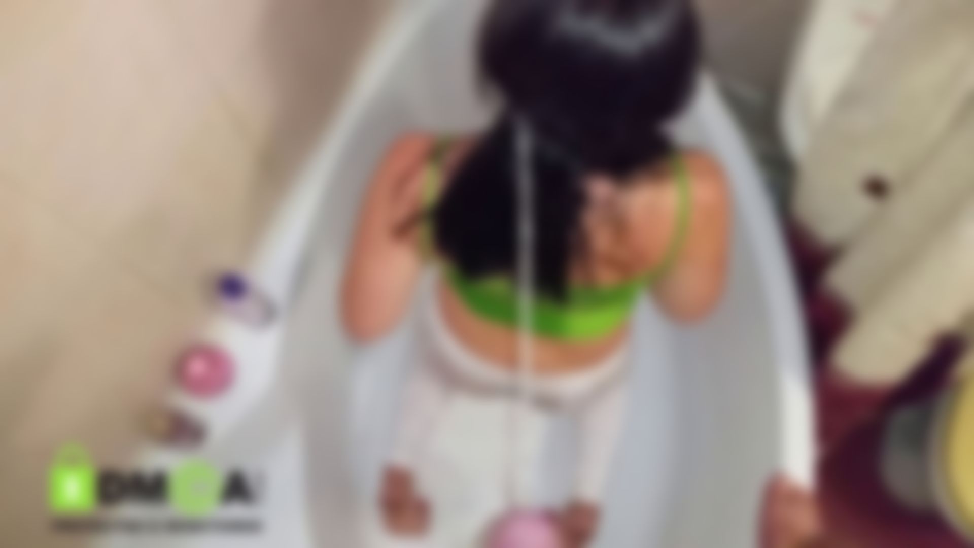 l****y : Goldenrain in the shower