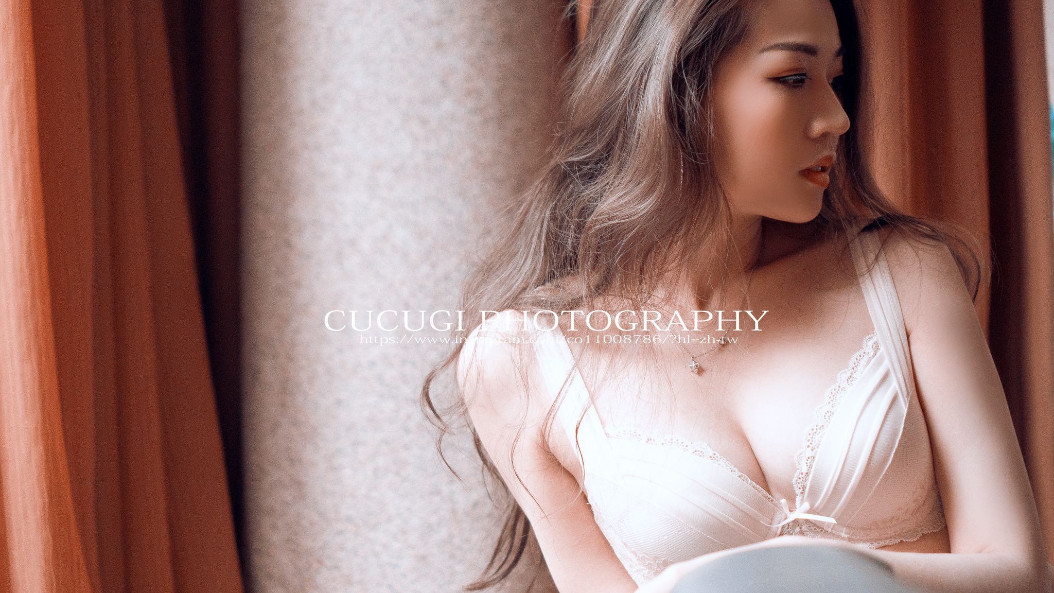 ladyyuan : 超狂~被老闆調戲....高清無碼露臉三點全露與老闆激情實戰....6分半經典好片....顏值超高小秘書期待老闆加薪所以.........被架在椅子上,躺在桌上.....所有隱藏版也在長片中!!!火熱上映~~~