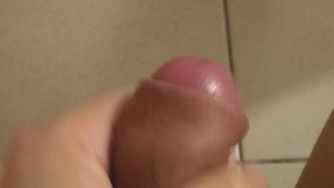 s******y : Sitting on the floor in the bathroom to cum