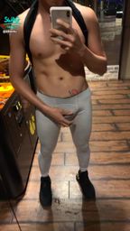 a*****u : 它濕了,好興奮但又緊張。差點被清潔人員發現。