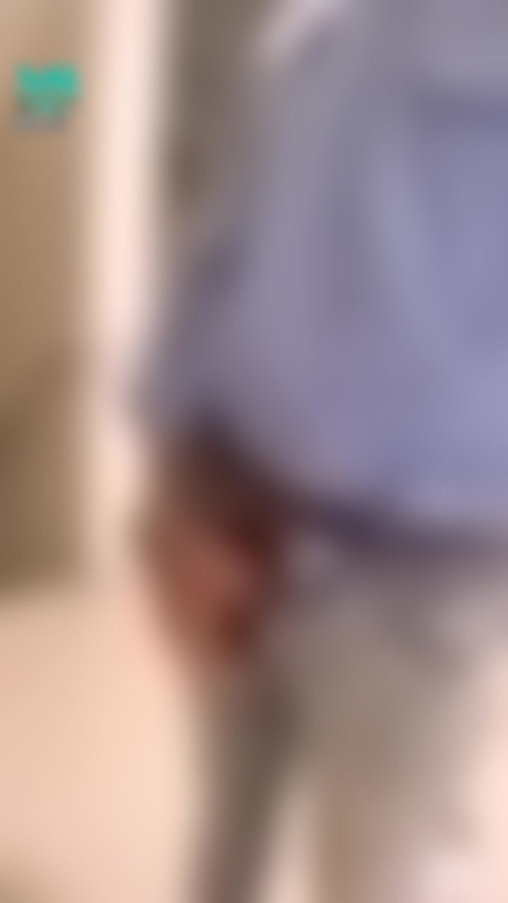  : 又好幾天沒射上班時間濕一片，只好到樓梯間把玩