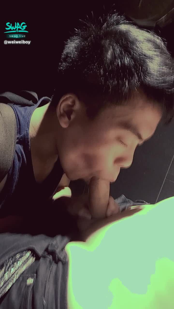  : 在西門  吃著大屌🔞😂