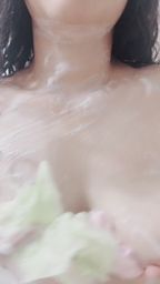 c*******y : 露臉/全裸/露點/巨乳/翹臀/天使的臉孔魔鬼的身材😈想聞聞看人家有沒有香噴噴嗎🥰🥰🥰
