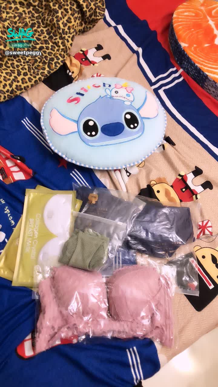 s********y : 買了新內衣有粉粉想看我穿哪一件嗎？
私訓告訴我給我一個你最有誠意的禮物
斑斑穿新內衣拍照給你看 為你拍的