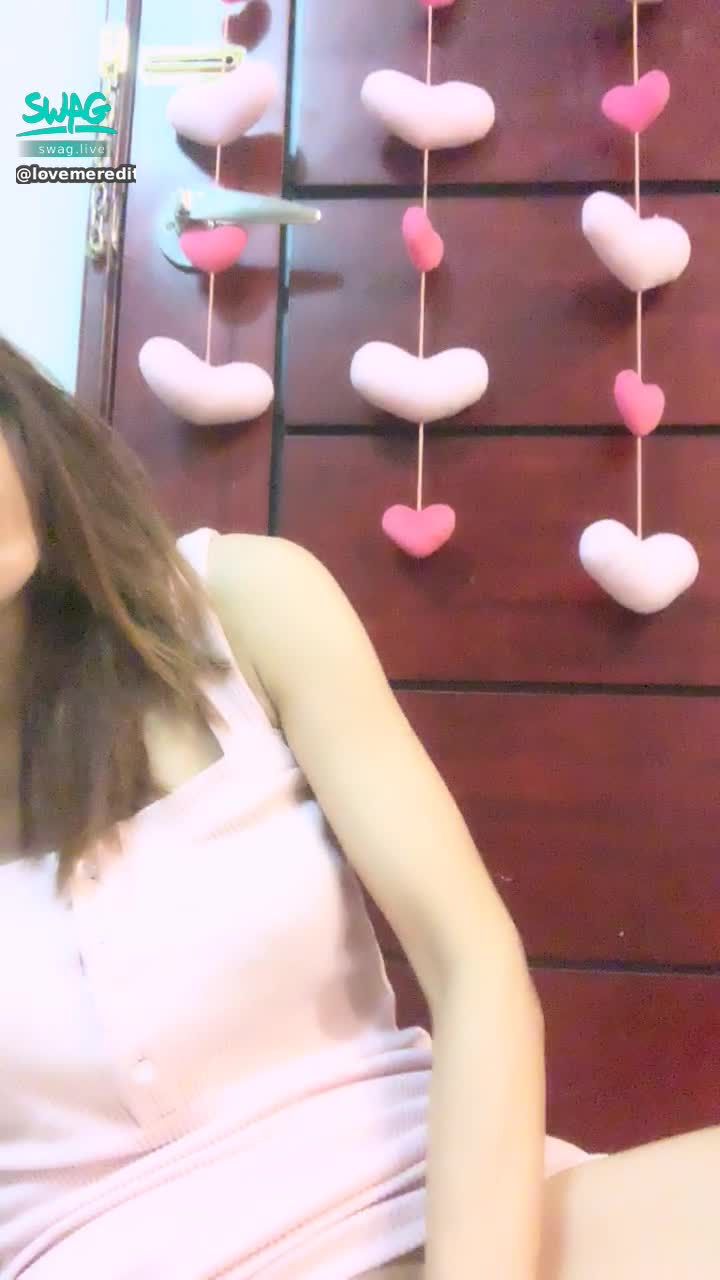 lovemeredith : 🧝🏻‍♀️騷寶貝vivi讓你在床上久ㄧ點😉，加速抽插，我要噴給你，你也要射給人家啦😭