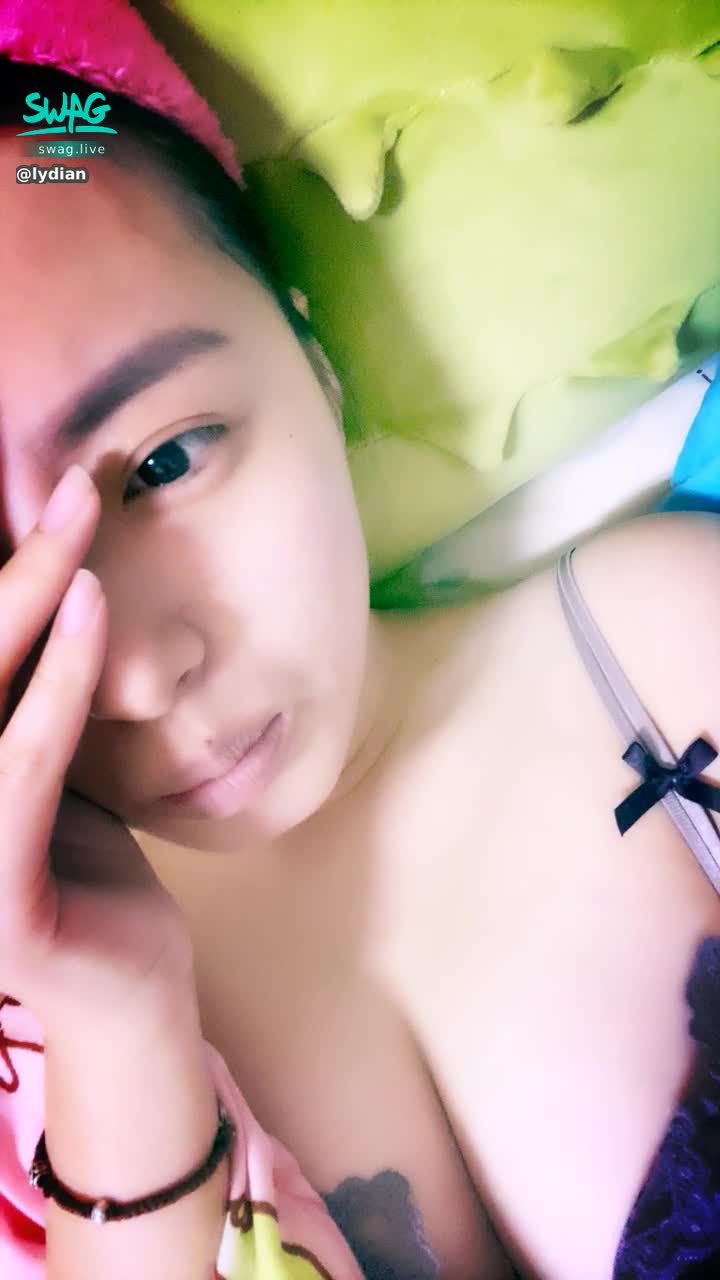 l****n : 下嘴唇很腫😂😂🗣🗣🗣
嘴唇超乾 求濕潤
