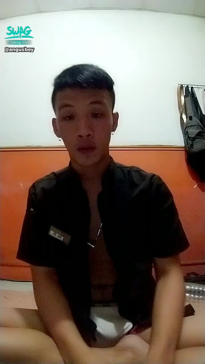 a******y : 下班囉  回到家就是要脫衣服脫褲子