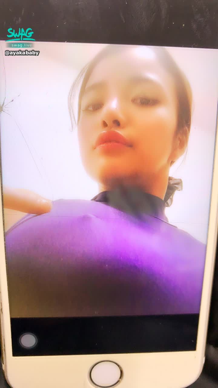 a*******y : あやかの乳首🙈💓見える？can you see my nipples?