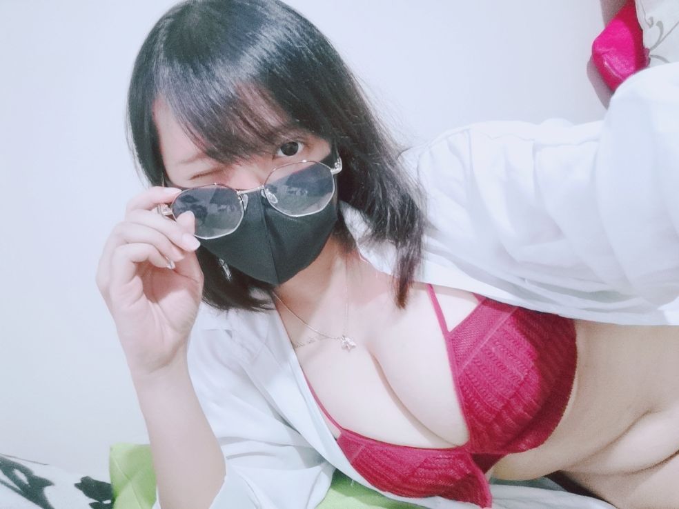 x******i : 最近太忙了想要放松一下，你想要来和我一起放松么？💖
