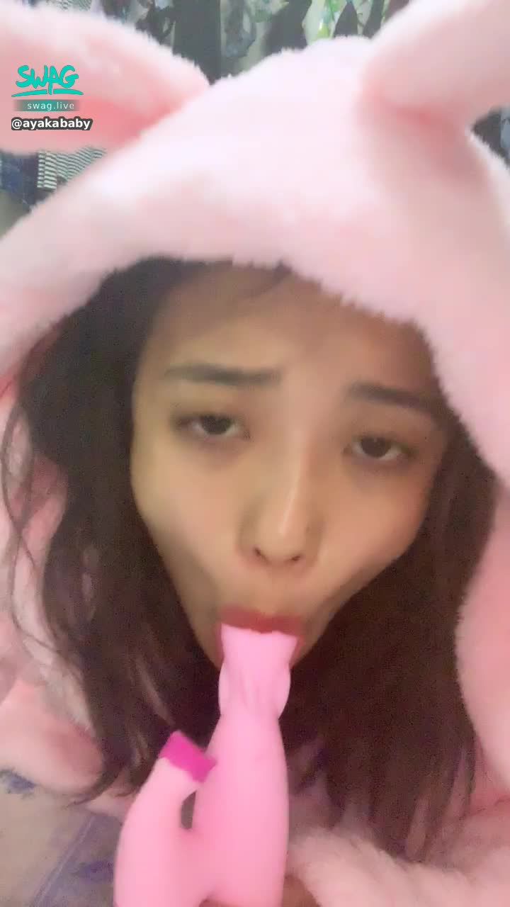 a*******y : あやかのフェラチオ体験してみたい？ do you wanna experience my blow job?? Deep throat 👅🍌