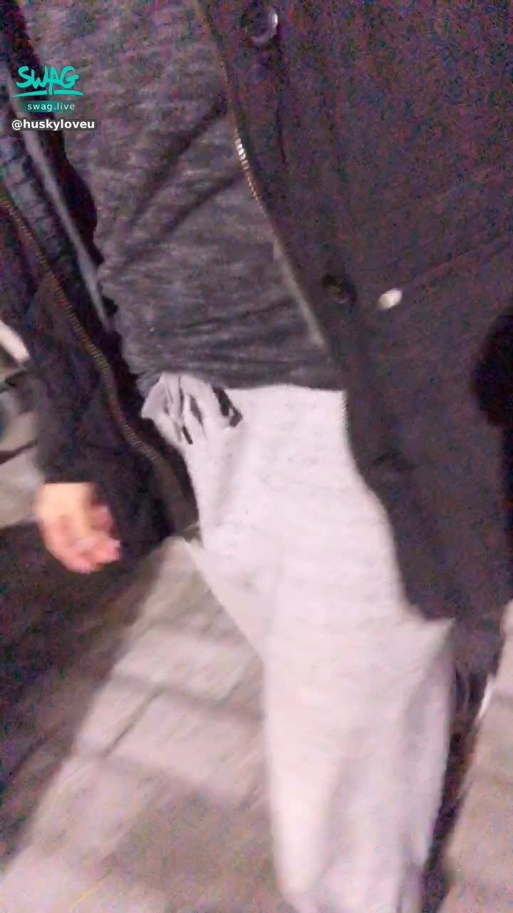 h********u : 這樣出門會太犯規嗎？🤣
棉褲的誘惑～