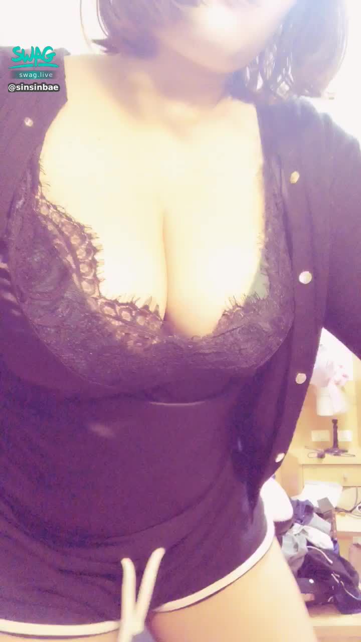  : 這樣的波濤洶湧🌊🌊 + 蜜桃🍑🍑
寶寶想舔一口嗎😘😘