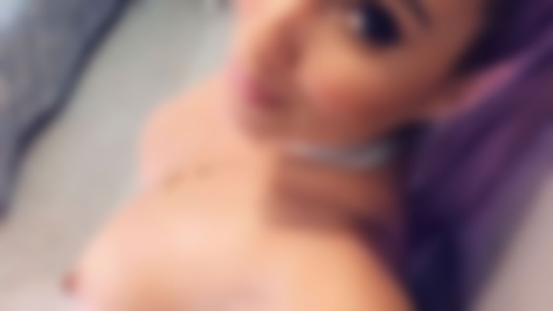 r*********n : They say that I am a barbie because of my style and my body but more than that I am a sensual and empowered blonde and my boys love to watch them while I suck their dicks and put their milk in my mouth