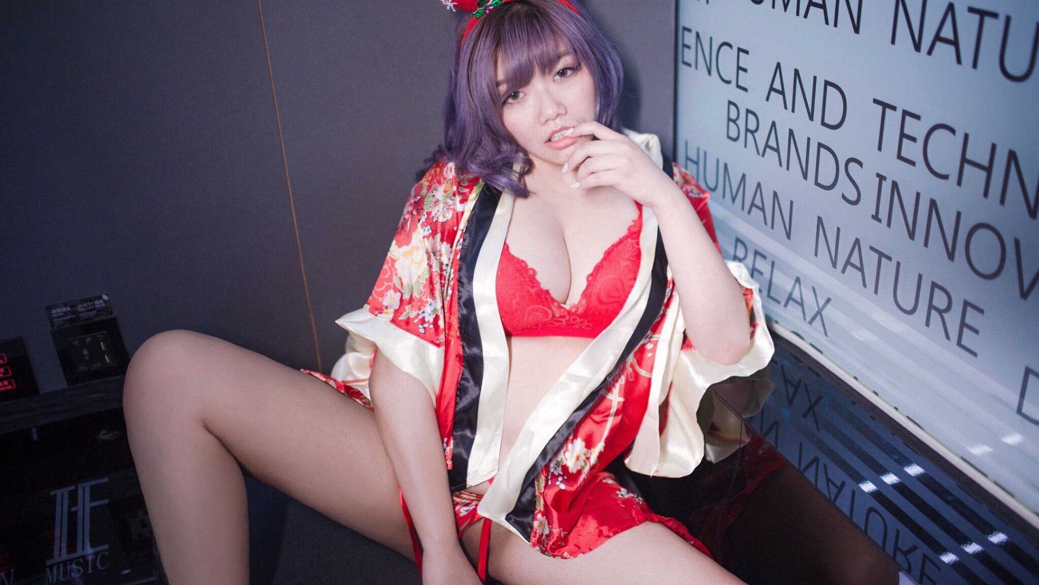 areireihoney : "The Fat Ari Period" 🔥 Blowjob and facial cumshot ㊗️ Christmas Special-No. ❶ set ㊗️ A special gift for community preservation 🎁
On the way home in the cold night, the community security guard suddenly struck up a conversation with me. After a boring chat with him on duty, I found out that he was my cute fan. I told him if he wanted a Christmas gift. I took off his suit pants... and his cock was actually there. It's so hard...I held it in my mouth and he couldn't bear it... ❤️