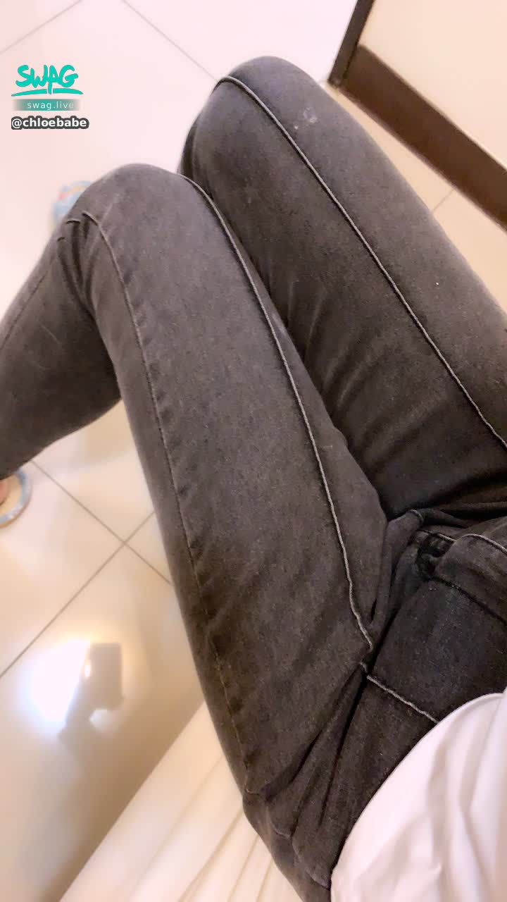  : 🥺第一次說服老公，讓柔依可以和心目中的優質單男

從廁所到浴室、到桑拿房、到小房間💦💦

單男弄得人家在NTR老公面前🥺🥺🥺

不斷的淫叫、騷樣全部都被老公看得淋漓盡致惹😈

看到老公不小心勃起，只好叫來含著肉棒安慰一下QQ

>///<  最優質長片 快來解鎖小人妻❤️給你最特別🌸



👉🏻影片傳送門👉🏻https://app.swag.live/flix/5df688b713c4dab593d4e6e0