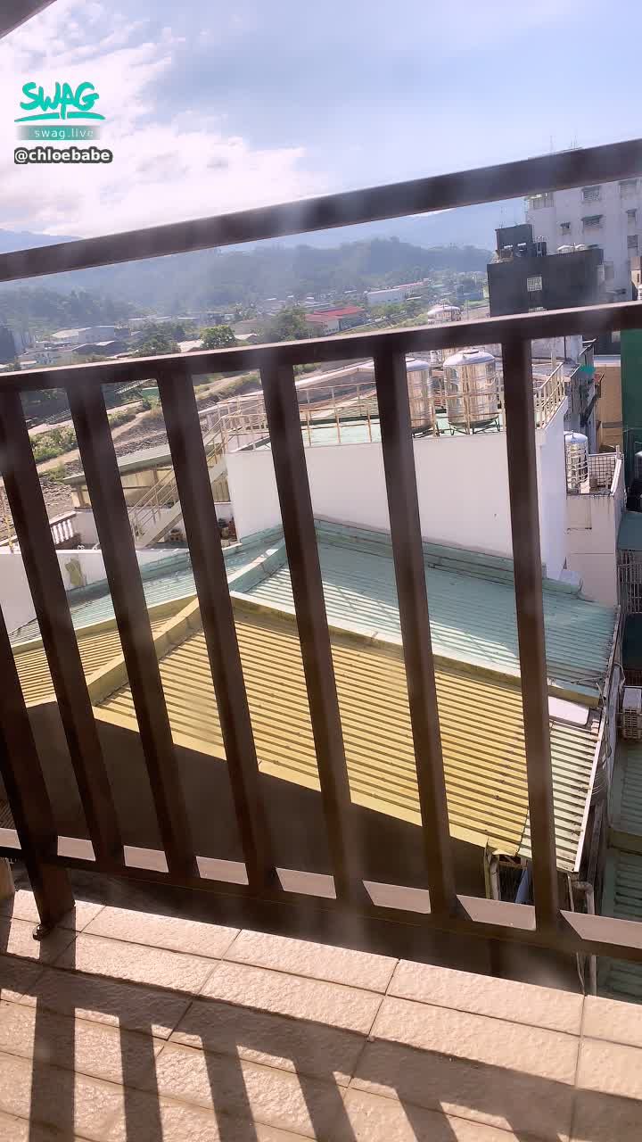  : 今天天氣好好哦☺️☺️希望晚上也是😍

 

🥺第一次說服老公，讓柔依可以和心目中的優質單男

從廁所到浴室、到桑拿房、到小房間💦💦

單男弄得人家在NTR老公面前🥺🥺🥺

不斷的淫叫、騷樣全部都被老公看得淋漓盡致惹😈

看到老公不小心勃起，只好叫來含著肉棒安慰一下QQ

>///<  最優質長片 快來解鎖小人妻❤️給你最特別🌸


👉🏻影片傳送門👉🏻https://app.swag.live/flix/5df688b713c4dab593d4e6e0