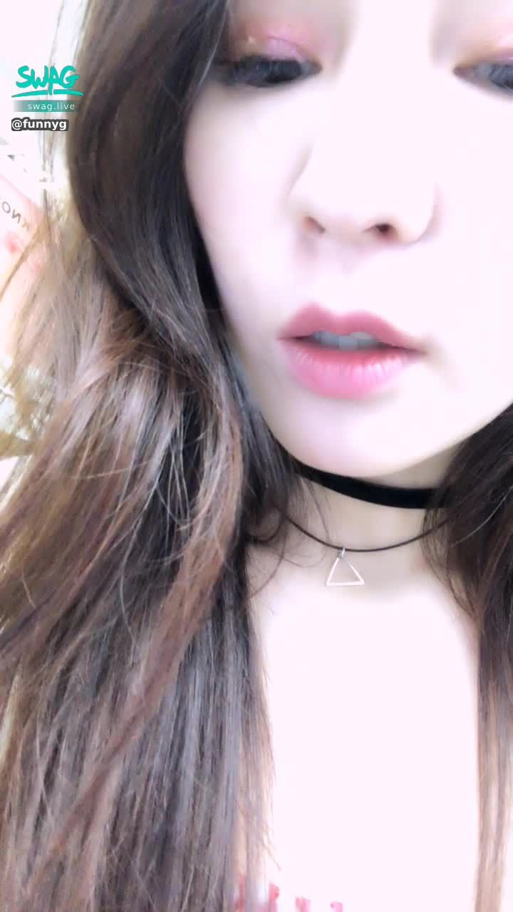  : 1️⃣ best friend birthday gift
2️⃣ Christmas gift exchange
3️⃣ eyebrow pencil
4️⃣ ZR

#長片上載中🎦🎦🎦 🎦🎦🎦