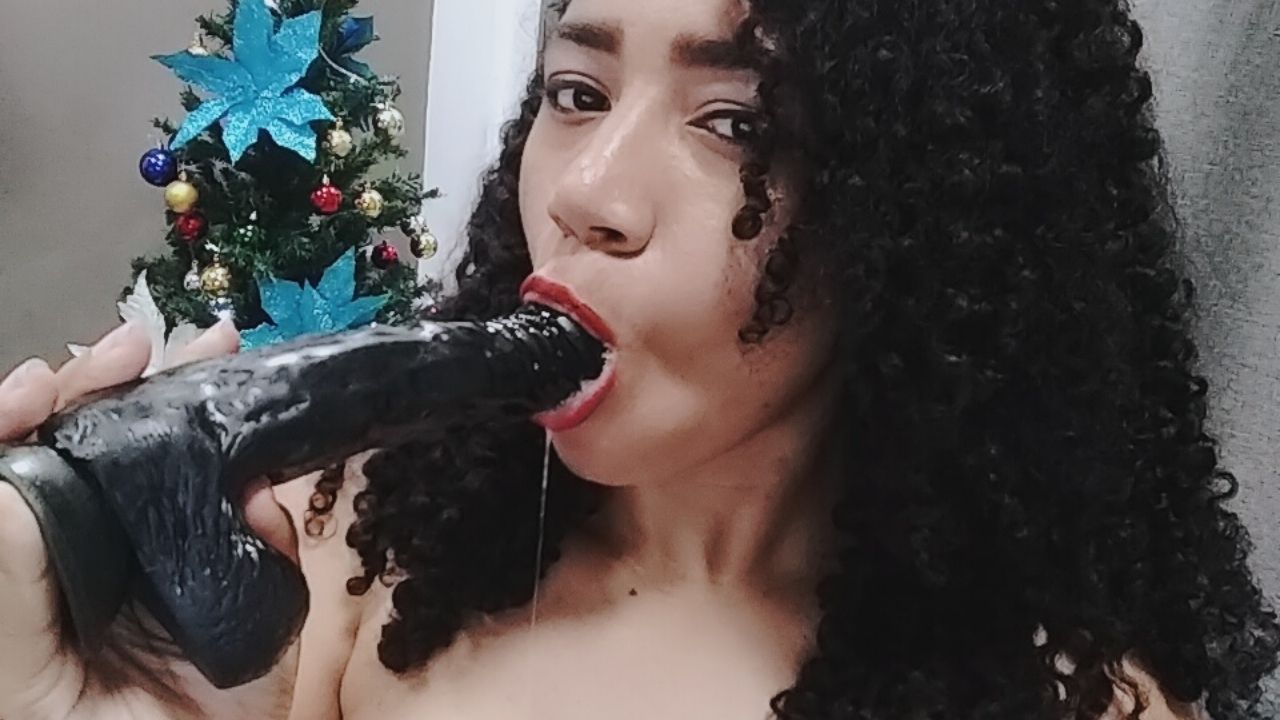 n********s : look how I enjoyed sucking that black toy 🍆😯