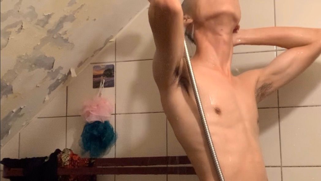  : Brother, wash it after use 😘 would you like to take a bath together 🧼