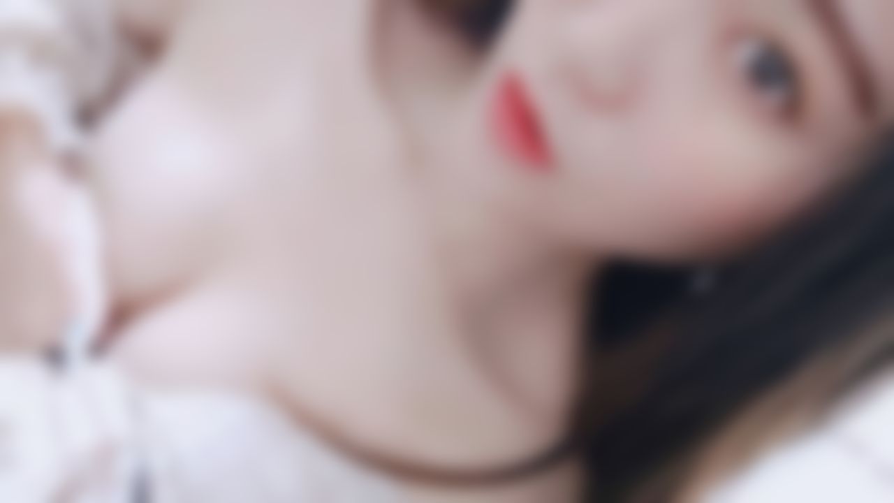 l*******y : 淫蕩女子❌無濾鏡❌好像有露點🤫 就是要騷到你不要不要的❤️