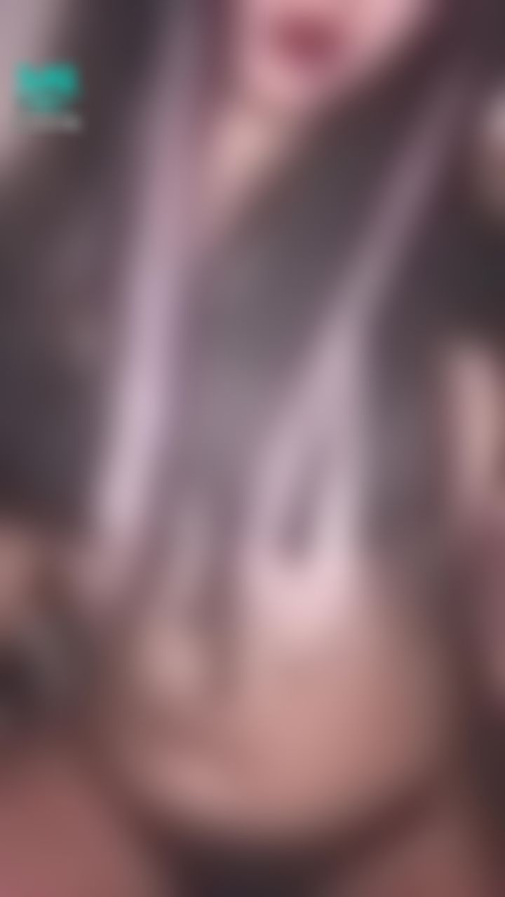  : 奶控福利 🤭 會自己脫的女人 最性感 😏 但我還是喜歡讓你動手  一層一層 讓我一絲不掛在你面前 害羞又羞恥 可是非常喜歡 尤其意淫我的時候 🔞🔞🔞