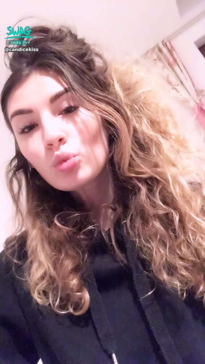 c*********s : Kiss you with My soft lips 👄