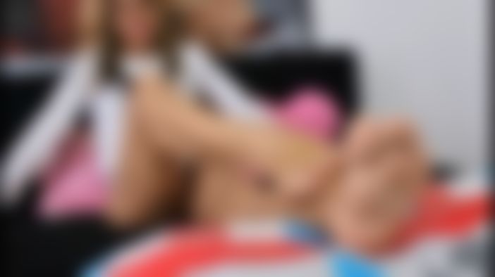 : video erótico modelando mis pies y poniendome caliente