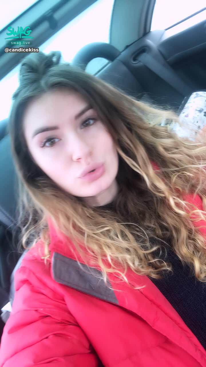 c*********s : Busy girl in The car 👄