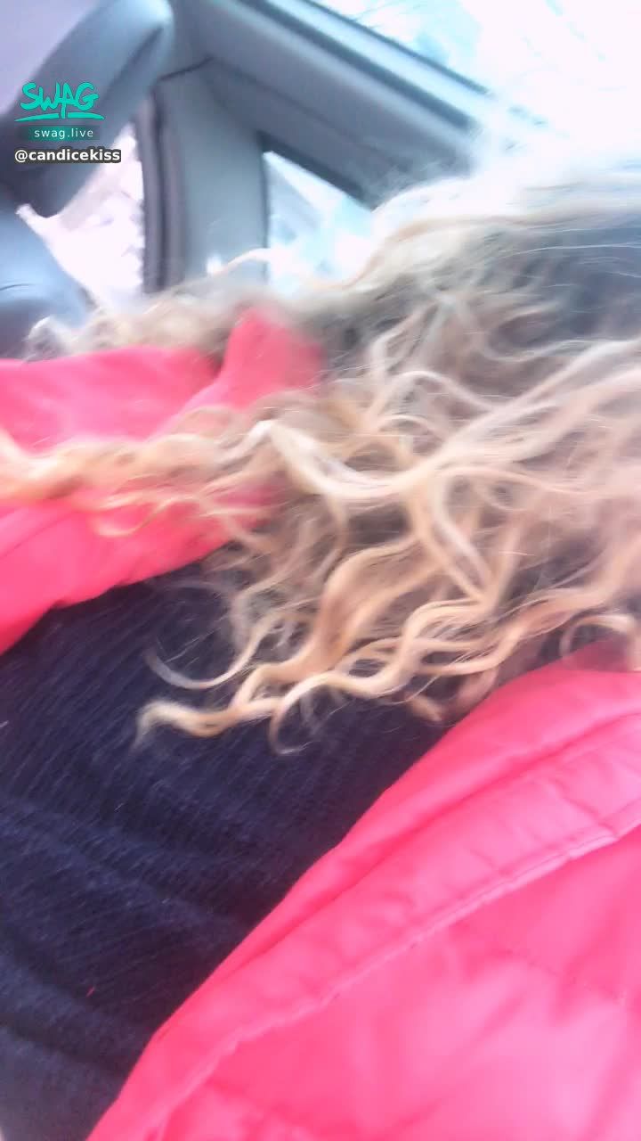 c*********s : In in The car and I show you my tits!! Do you like my tits? 💋💕🔞