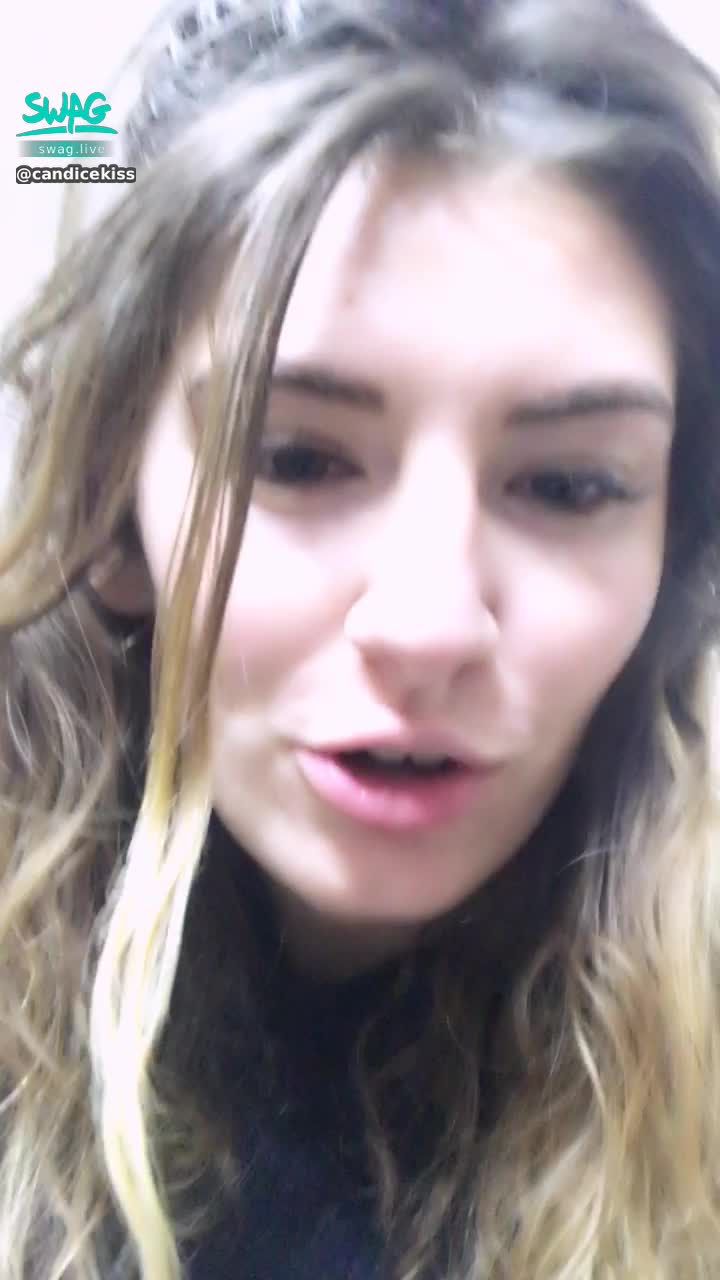 c*********s : I’m in the bathroom of the beauty salon and I show you my pussy 🔞