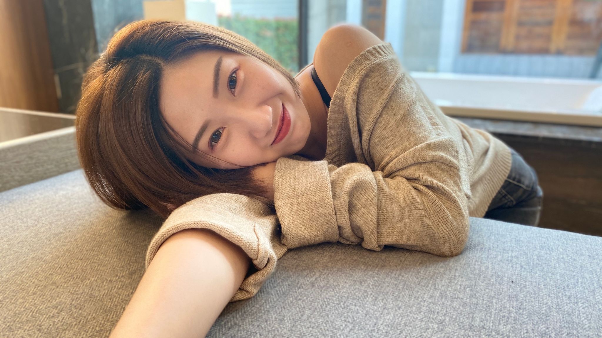 lierbaby : 😋挑逗硬到不行的棒棒，背後式的無止盡抽插😋