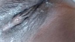 c*******d : negra caliente y sexi se masturba en si habitación 💧🔥 y se viene a chorros 💧💧🔥🔥