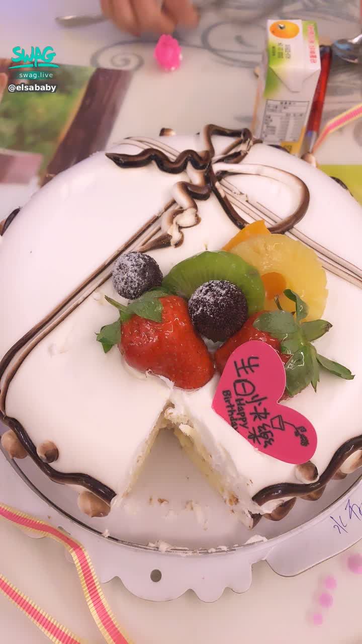 elsababy : 這次生日會收到幾個蛋糕🧁❓❗️