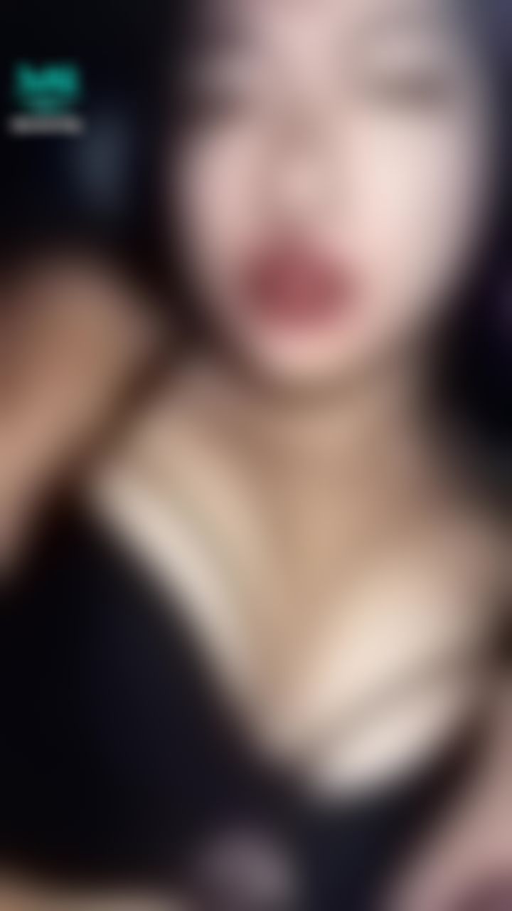  : 🔞巨乳小騷貨🔞 穿內衣好緊ㄋㄋ好不舒服 想脫掉 😈😈😈🤭🤭