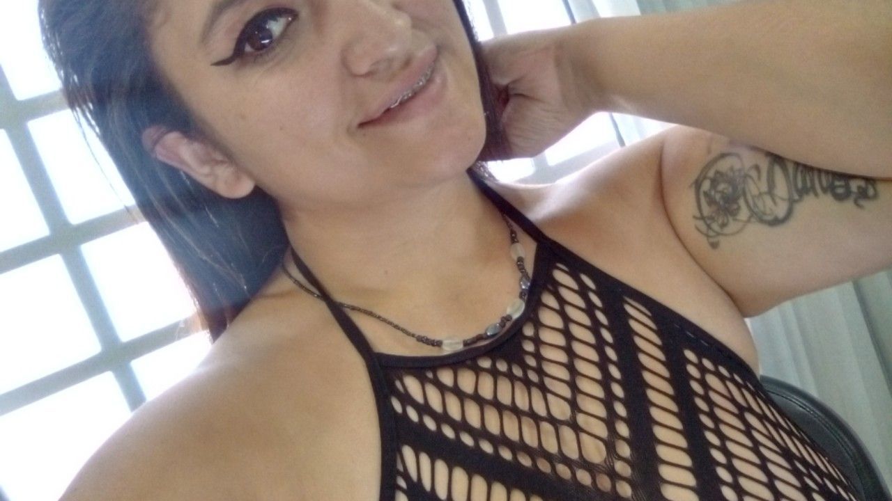  : fucking my pussy at home
