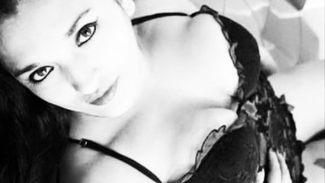 k************t : playing with my toy
fucking my tits and my mouth