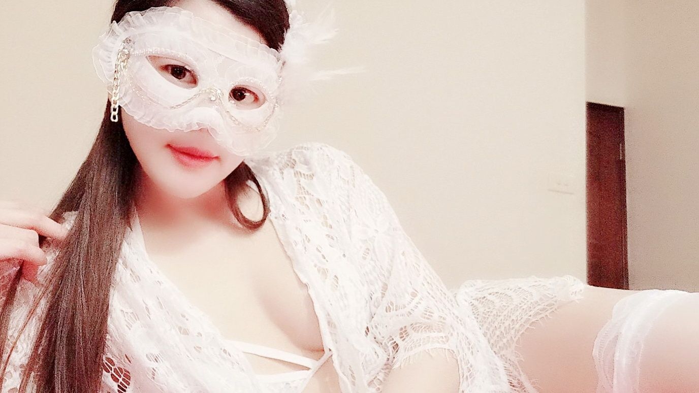 b***********e : Going out and dating the boss privately during work hours ❤ (Part 2)