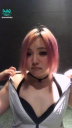 l*******y : 太熱了,只好脫了♨️
