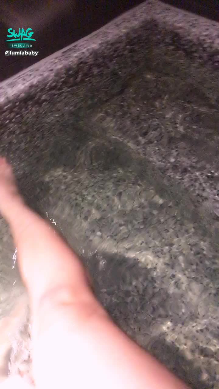 l*******y : 玩水水😘