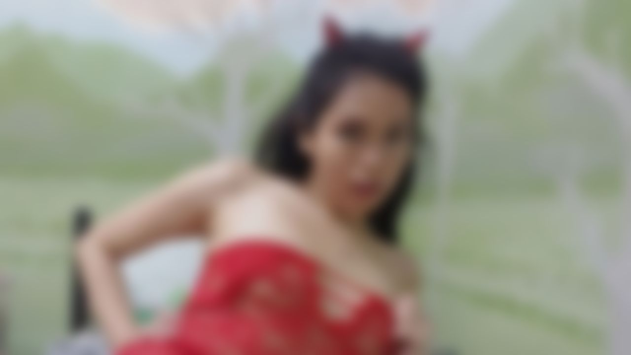  : Little Red Devil Shows her Hidden Tail | 小红魔显示她的隐藏的尾巴