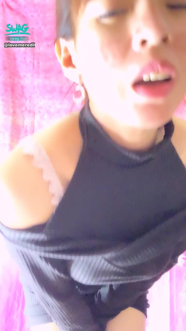 lovemeredith : 🇹🇼淫界最純真的蕩婦vivi在這🧜🏻‍♀️，偷摸穴穴🤭