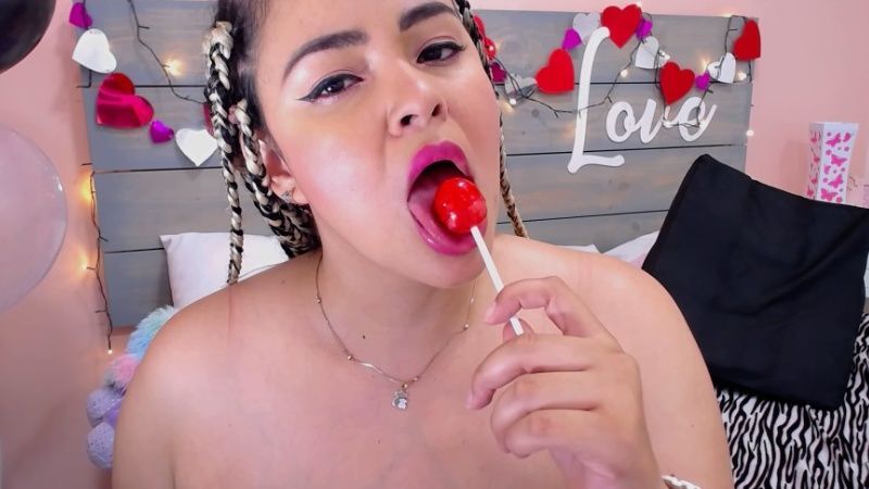 s*********a : Playing with my candy in my vagina